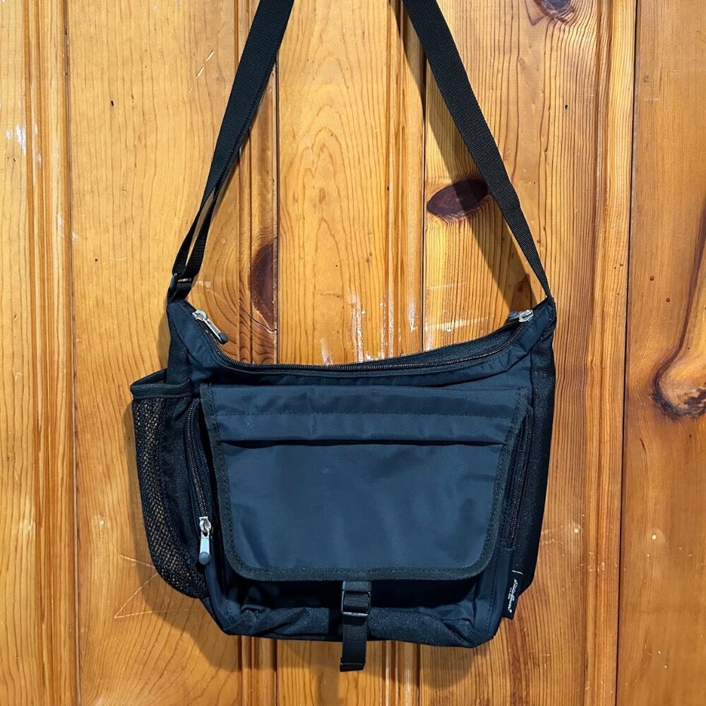 Eddie Bauer Multi Zippered Black Eddie Bauer Crossbody /Bag Lightweight